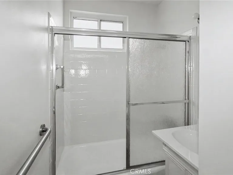 1010 E 32nd St #A — Photo 15