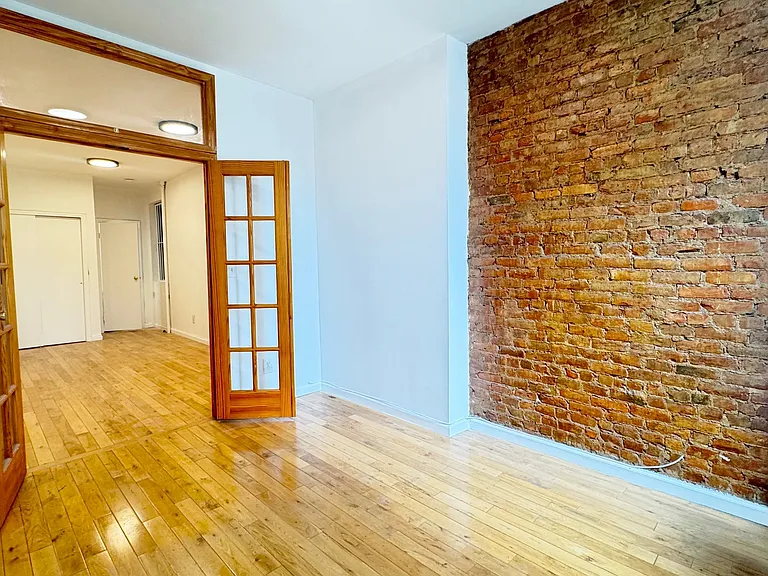 306 E 6th St #3 — Photo 8
