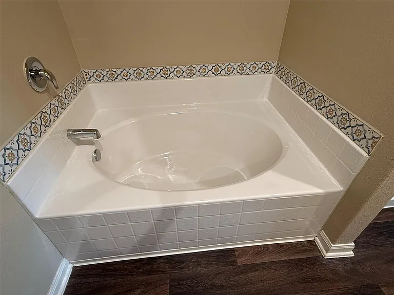 216 Continental Ave — Photo 18