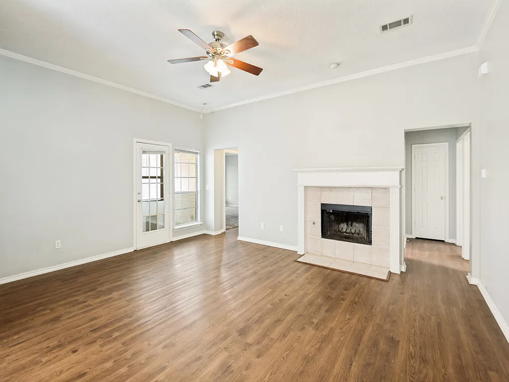 3 bed, 1524 sqft, $2,300 — Photo 2