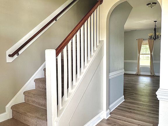 3rd image of 837 Saint Johns Loop