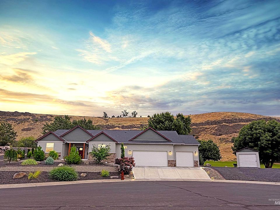 1st image of 3983 Foothill Dr