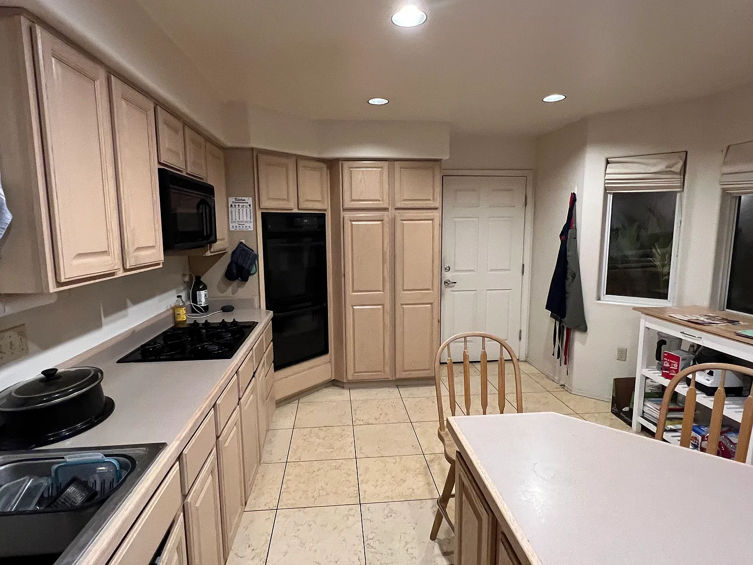 3 bed, 2299 sqft, $2,100 — Photo 2