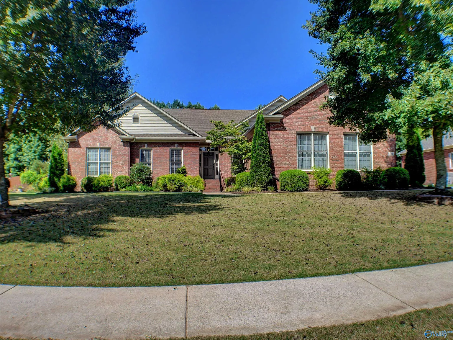 4 bed, 2.0 bath, 2440 sqft, $2,500 — Photo 1
