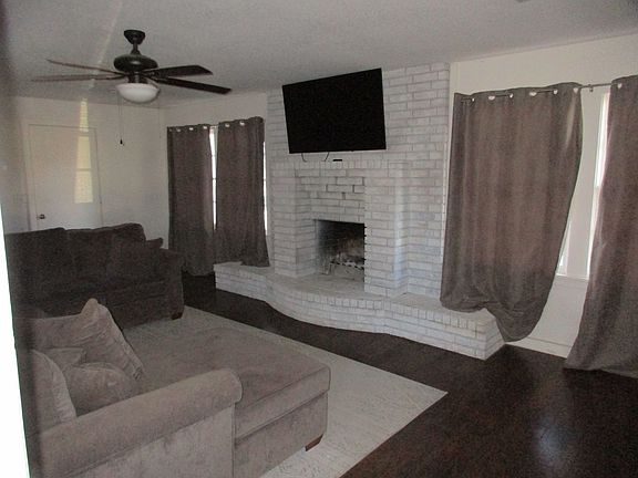 5th image of 604 S Spring St