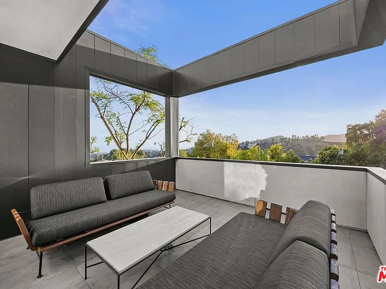 1218 Roberto Ln — Photo 30