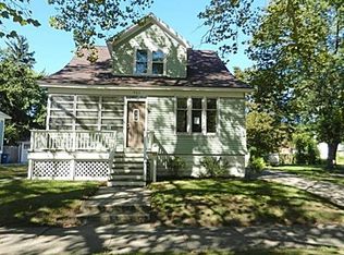 935 Pennoyer Ave, Grand Haven, MI 49417