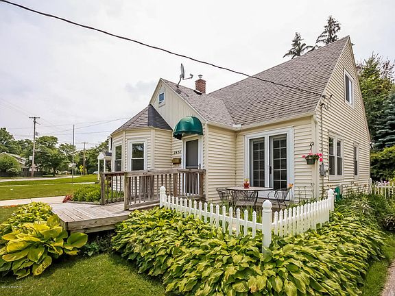 3rd image of 2434 Lake Dr SE