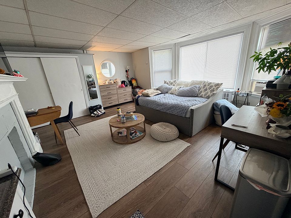 1st image of 149 Strathmore Rd #3