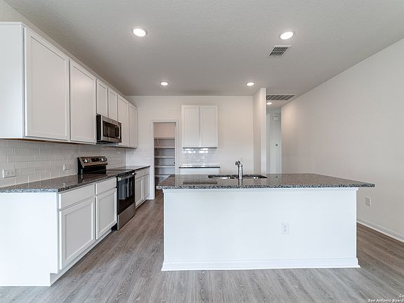 4th image of 11130 Hollinger Circle