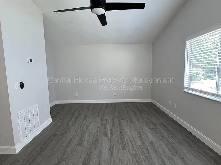 914 Robinhood Ct — Photo 8