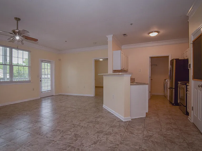1481 Cambridge Lakes Dr — Photo 2
