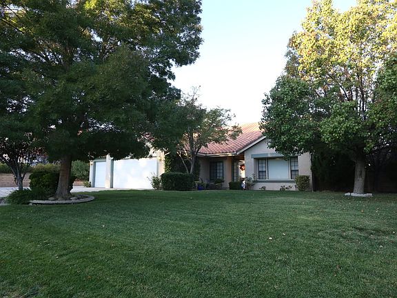 4th image of 41809 Kensington Cir