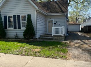 910 Henrietta St, Pekin, IL 61554