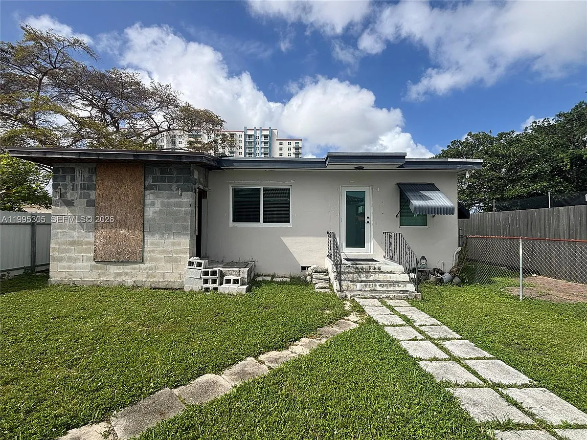 Building Photo - 2951 SW 23rd St #2