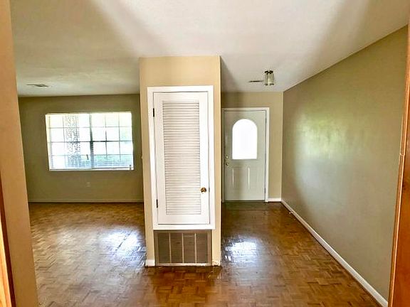 4th image of 318 Priscilla Dr