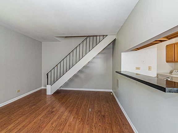 3rd image of 1261 Prairie Ave Unit B