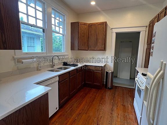 5th image of 1415 Broadway St