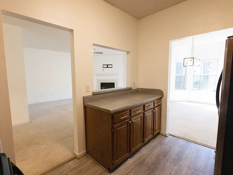 1355 Lake Dr — Photo 9