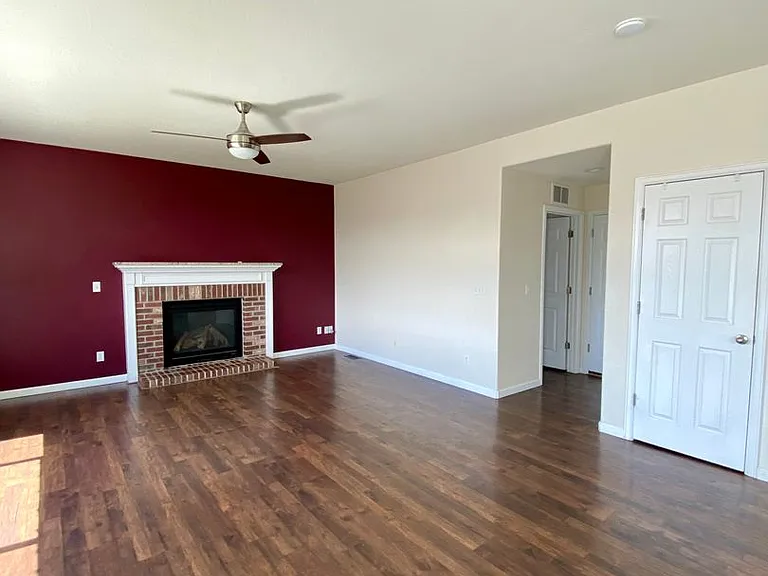 7605 Dobbs Dr — Photo 8