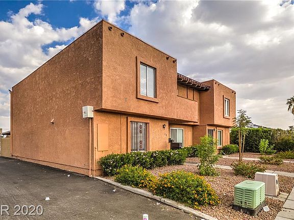 2nd image of 716 N Torrey Pines Dr