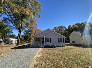 77 Lakeview Dr, Colonial Beach, VA 22443