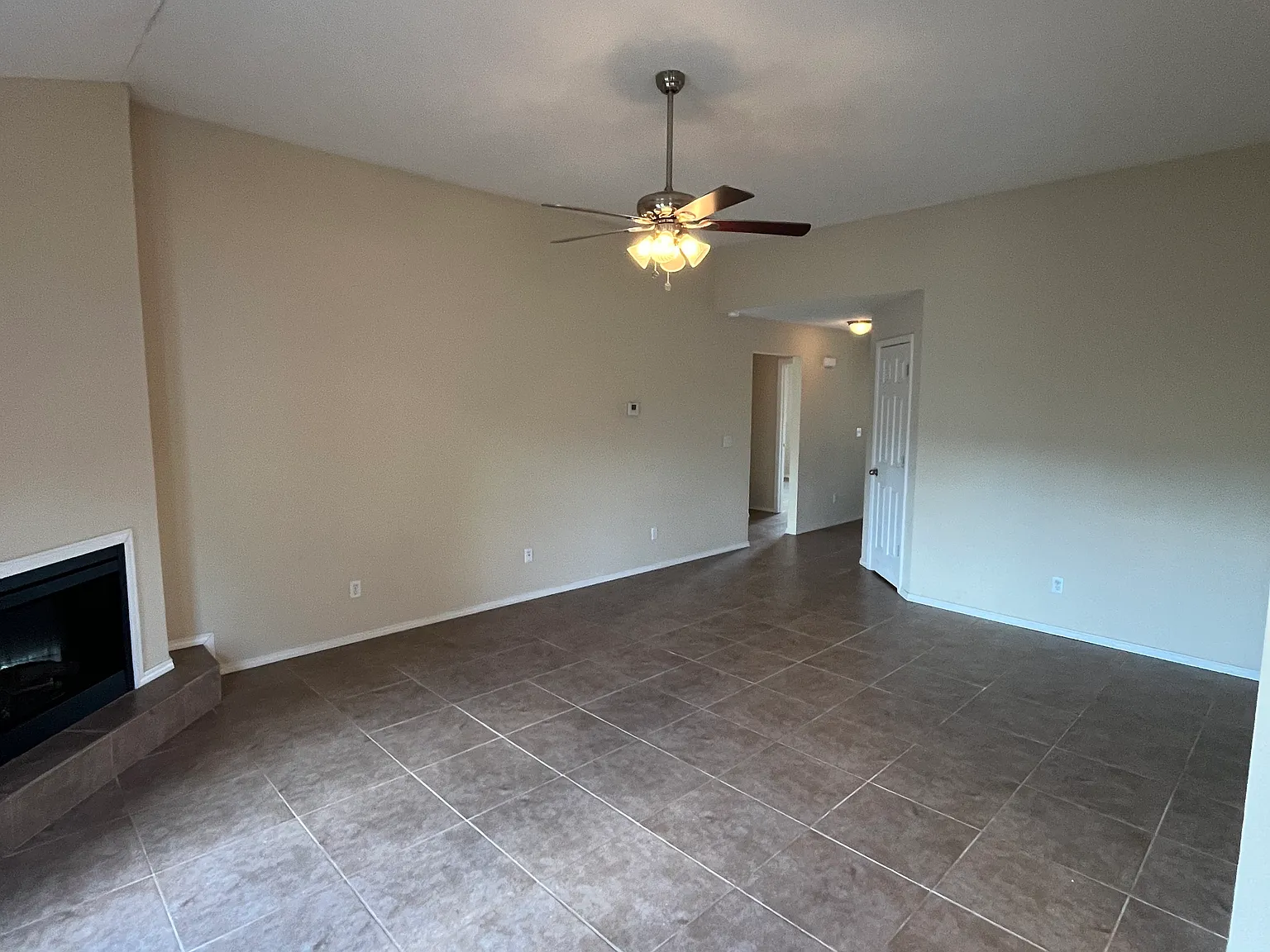 1918 S Bryson Cir — Photo 2