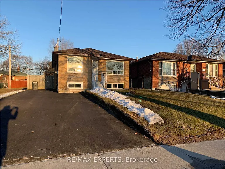 733 Markham Rd — Photo 1