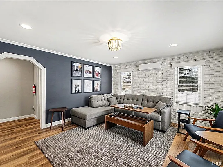 710 Hartland Dr — Photo 13