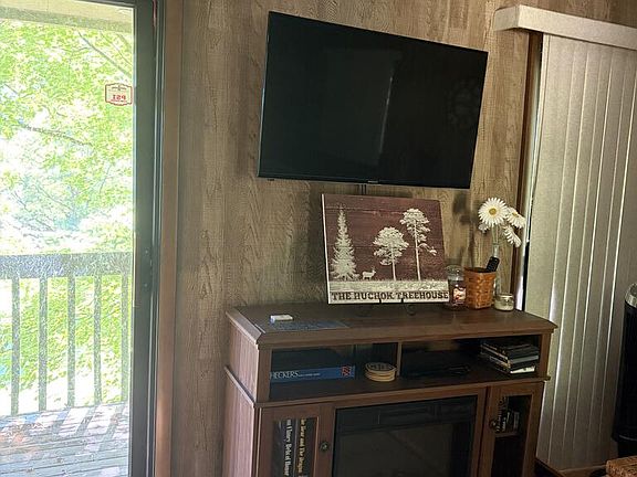 3rd image of 164 Cook Ln