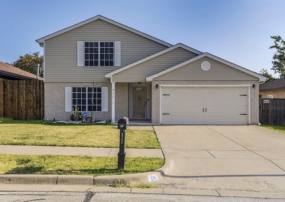 1st image of 211 Faircrest Dr