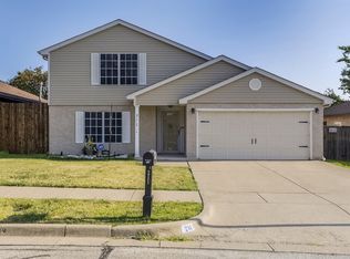 211 Faircrest Dr, Arlington, TX 76018