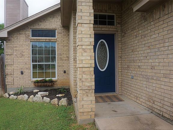 3rd image of 504 Oak Hollow Ct