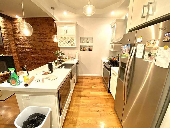 4th image of 637 Lexington Ave #1