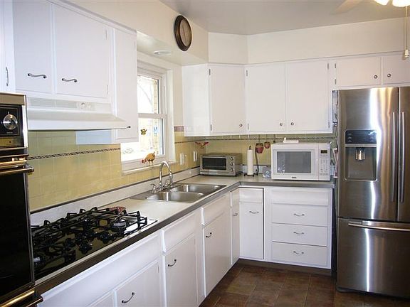 4th image of 2848 McFarlan Park Dr