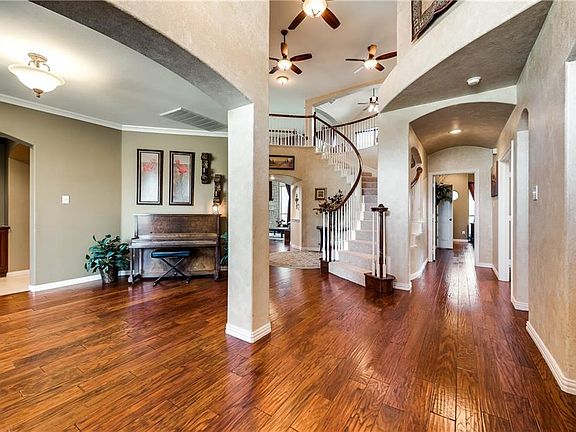 3rd image of 4585 Mountain Laurel Dr