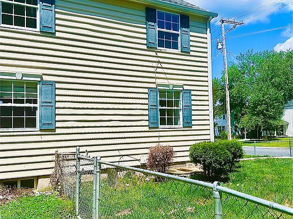 3rd image of 46475 Midway Dr
