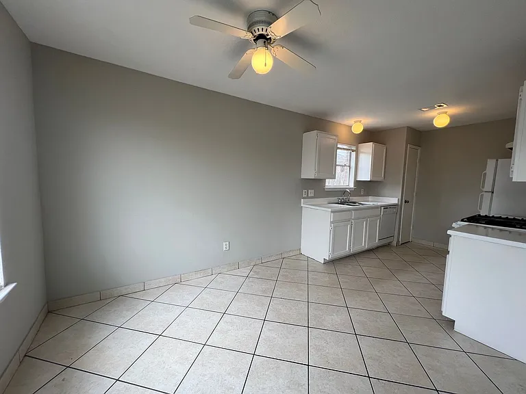 8811 Baskove Dr — Photo 13