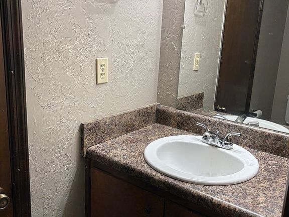5th image of 3743 Donovan Dr APT B
