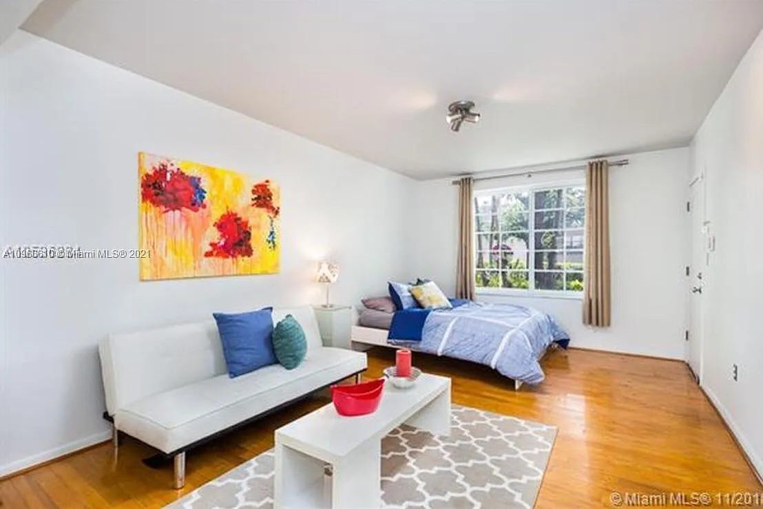 Building Photo - 833 10th St #103