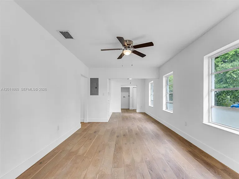 520 NW 32nd Pl #520 — Photo 6