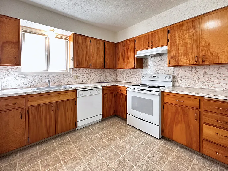 412 S Asbury St — Photo 11