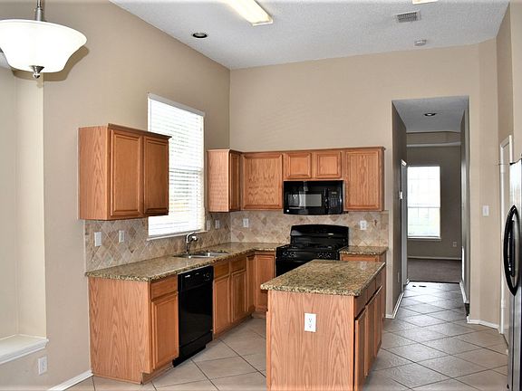 5th image of 737 Azalea Dr