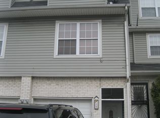 15 Studio Ln, Staten Island, NY 10304
