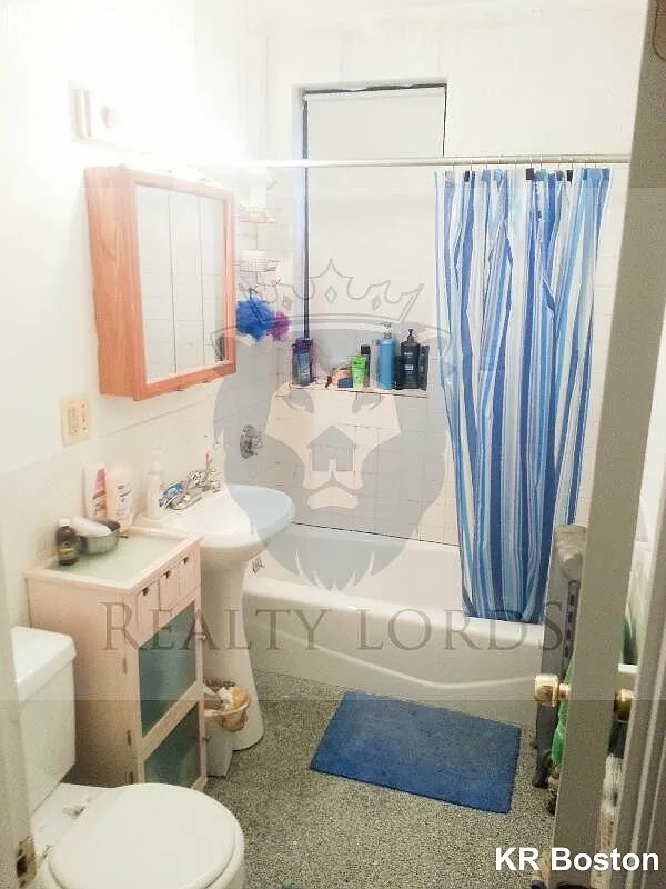 4 bed, 1.0 bath, $3,650 — Photo 2