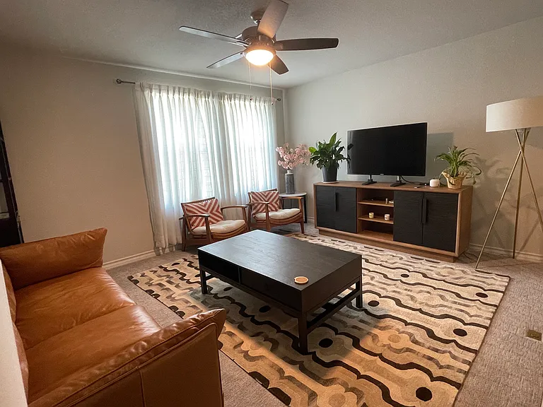 15807 Crissom Ln — Photo 6