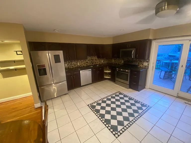 377 E Madison Ave — Photo 2