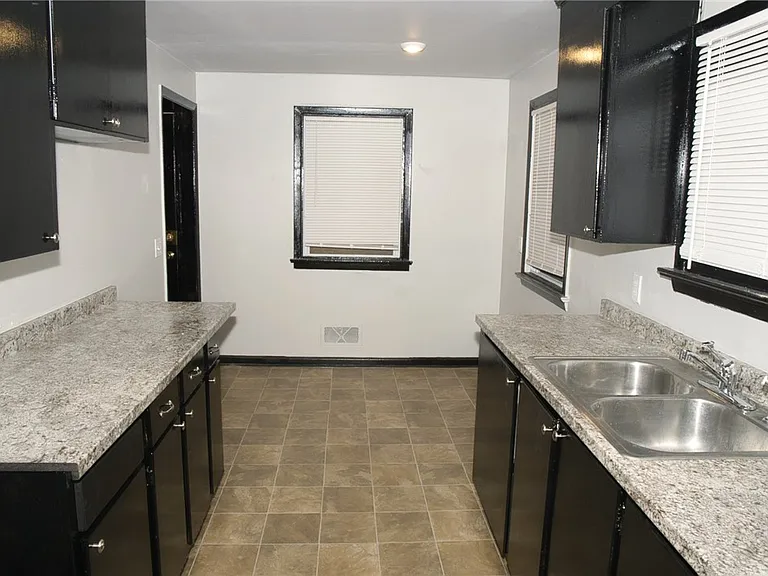 463 Remington St — Photo 6