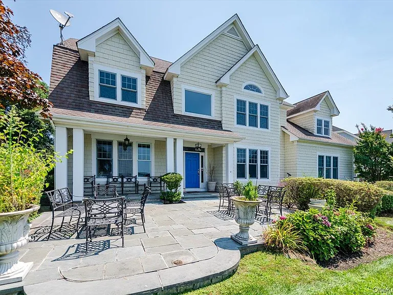 53 Pembroke Dr — Photo 2