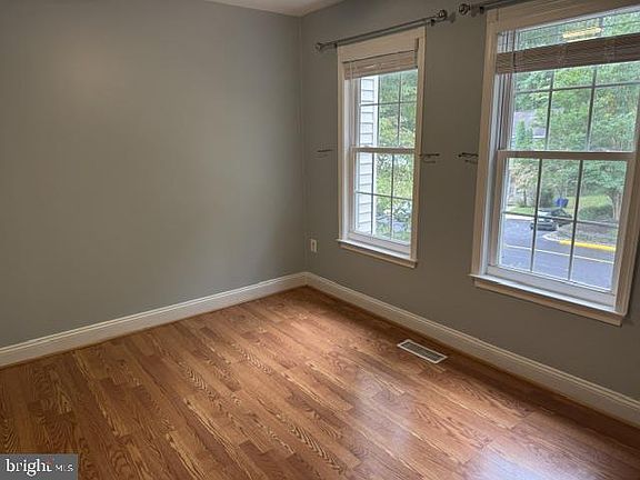 4th image of 1345 Alderton Ln